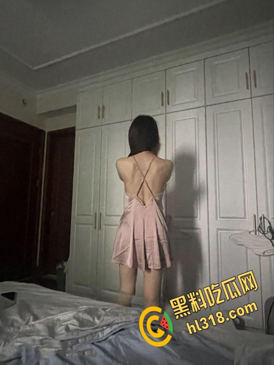 广西南宁极品模特【吴佳琪】,清纯反差性感身材,情趣黑丝翘着屁股口交,无套后入淫叫不止!-6