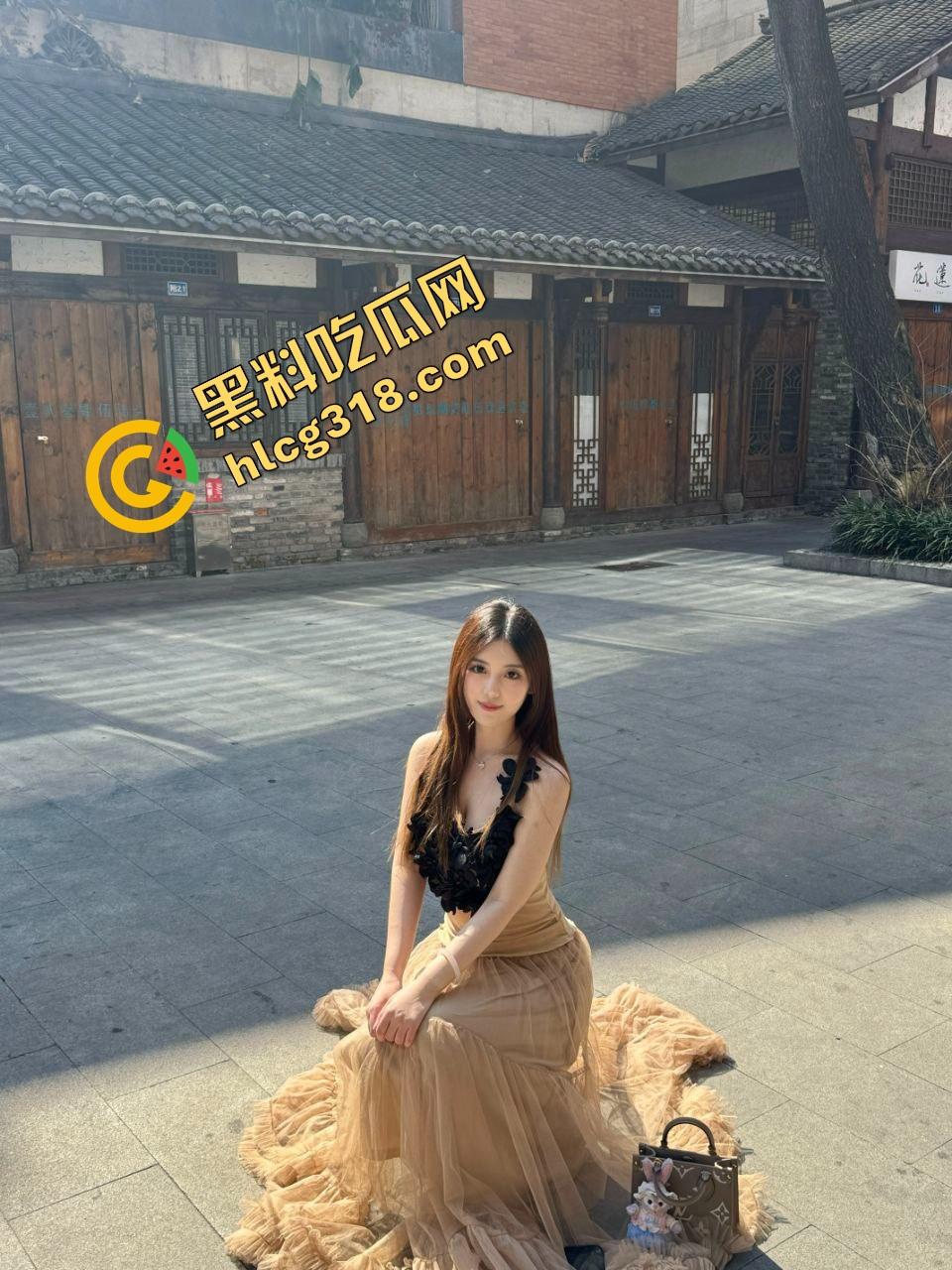 酒吧男厕野战偷拍流出,音乐声都盖不住骚货浪叫,男的一边拍一边干,门外敲门她越叫越浪!-4