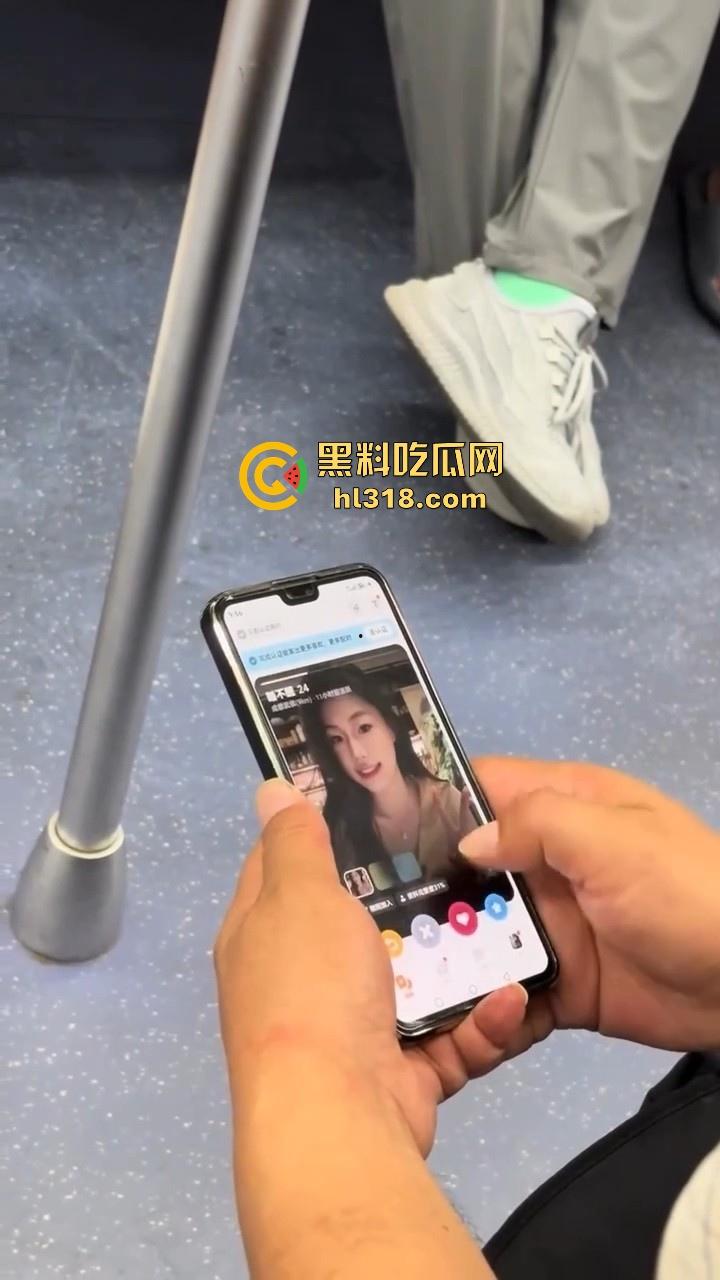 这大爷有点东西啊!年纪一把了都不忘刷探探约炮,你别说一半美女入不了大爷法眼,一看没少约!-3