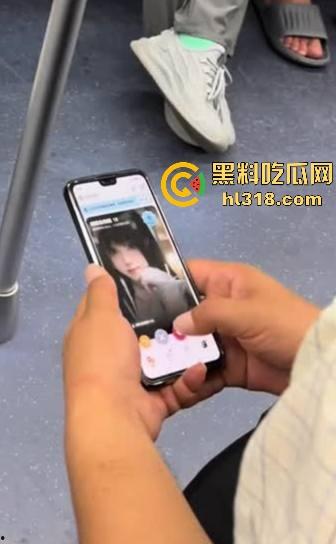 这大爷有点东西啊!年纪一把了都不忘刷探探约炮,你别说一半美女入不了大爷法眼,一看没少约!-4