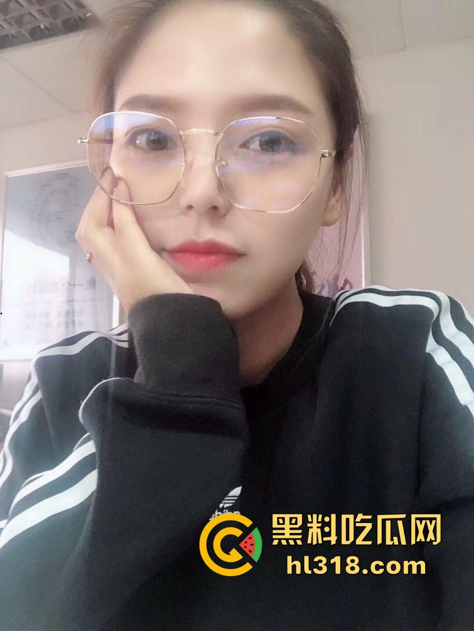 这大爷有点东西啊!年纪一把了都不忘刷探探约炮,你别说一半美女入不了大爷法眼,一看没少约!-7