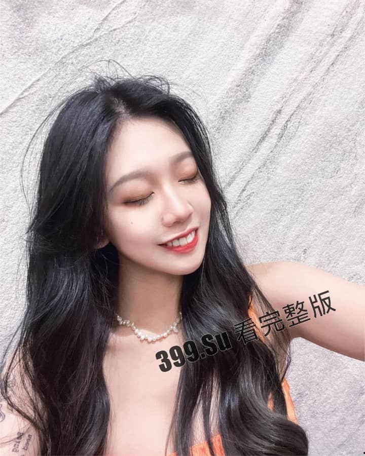 台湾 极品服装店 美乳老板娘 和男友私拍视频流出  在公共厕所做爱不敢发出声-1