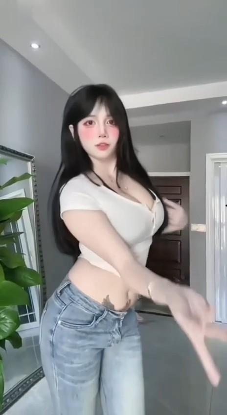 小编推荐！抖音巨乳女神【幼幼酱】定制热舞自慰福利流出，极品身材微胖尤物，皮肤白嫩巨乳肥臀，呻吟声十分动人。-9