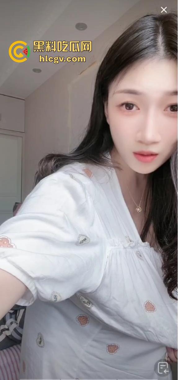 抖音快手走光合集，为流量真空直播成标配？学生妹刚成年就漏奶求粉，社会风气真是越来越离谱！-9