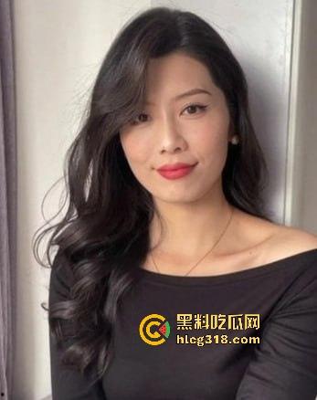 约炮极品美容院老板娘，巨乳翘臀性感人妻，拉到厕所就是一顿爆操强制吞精，这身材很难不爱！-1