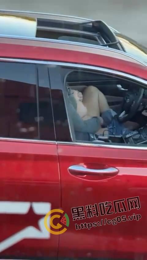 速度与激情！高速上边开车边自慰 不愧是女司机 玩的就是狠活-5