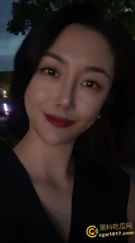 深夜钻到大姐被窝,把姐姐摸无奈了,半推半就把姐姐白浆操了出来,想拒绝这段乱伦史又无法抗拒 !-2