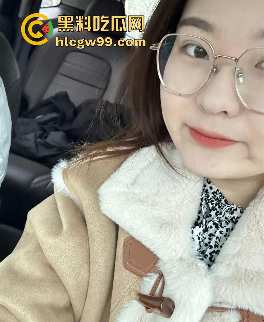 河南职业技术学院微胖反差婊【黎雯荣】自拍性爱泄密流出，洗澡蹲坑都忍不住视频的大骚母狗！-1