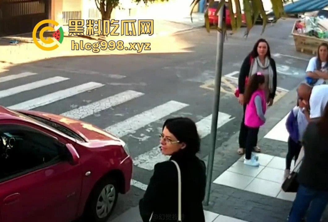 嚣张歹徒持枪抢劫反被当场击毙！美国加州街头上演自食恶果大戏！-1