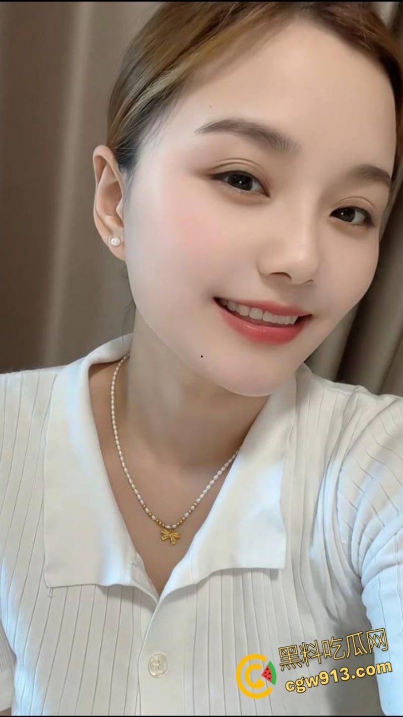 抖音熟女网红【杨枝甘露】,巨乳宝妈卖片捞金,各种情趣露出,玩具自慰花式插穴,老A8也是A8 !-4