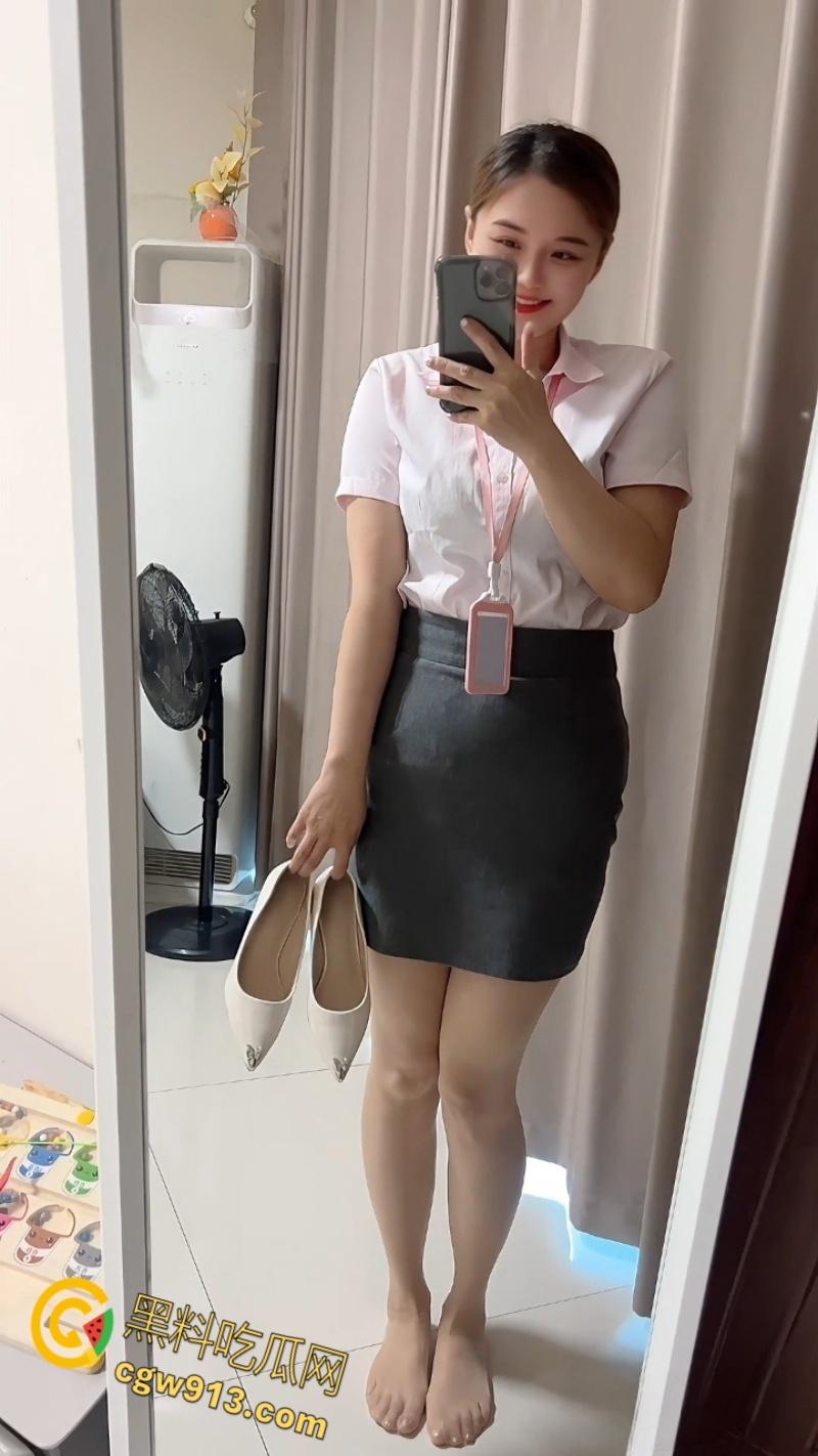 抖音熟女网红【杨枝甘露】,巨乳宝妈卖片捞金,各种情趣露出,玩具自慰花式插穴,老A8也是A8 !-5