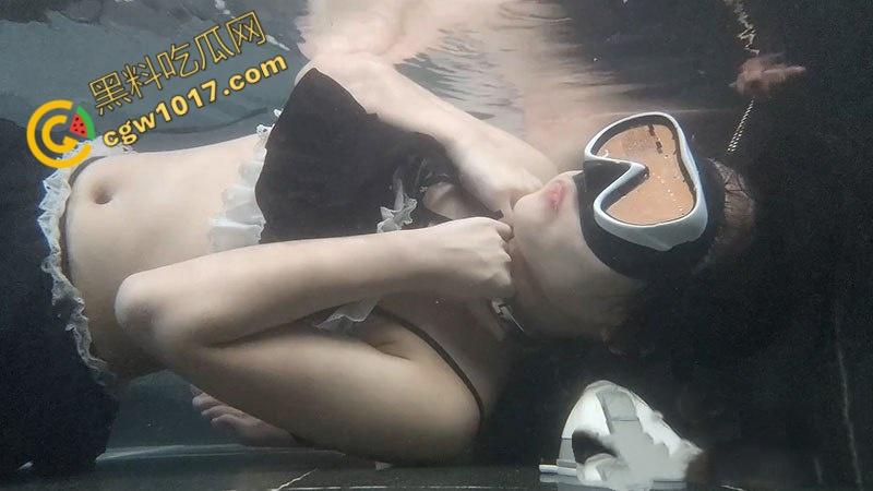 国产调教室新作：极致SM窒息，泳装少女小雨水底禁锢，泳衣紧贴雪肤，窒息中激情升腾，水底极致体验-3