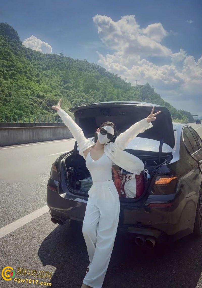 北京人妻【张霓裳】被金主调教爆操，美乳晃荡如水波荡漾，深喉口交骑乘后入，任金主肆意玩弄！-3