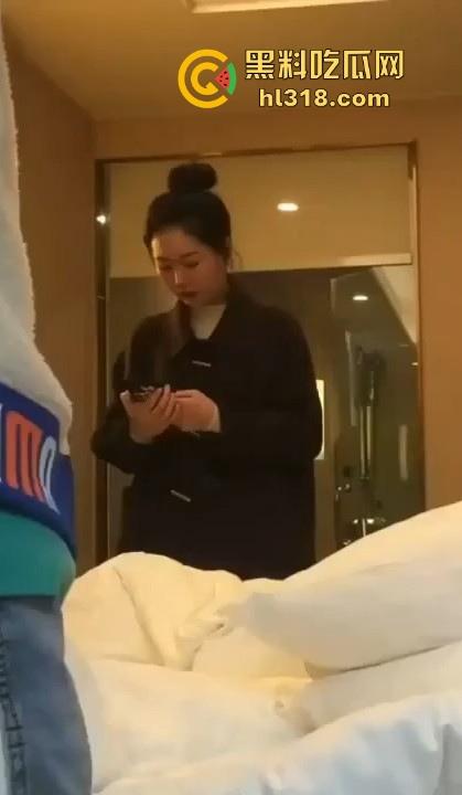 健身女教练出轨男学员，气质人妻酒店约炮，检验训练成果，健身动作全用到床上来 极具观赏性！-1