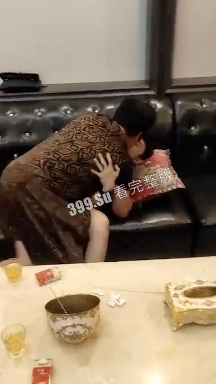 牛郎男妓篇  谁又能了解做鸭的悲哀，每天枸杞配生蚝，只要能傍上富婆，尊严又算什么！-4