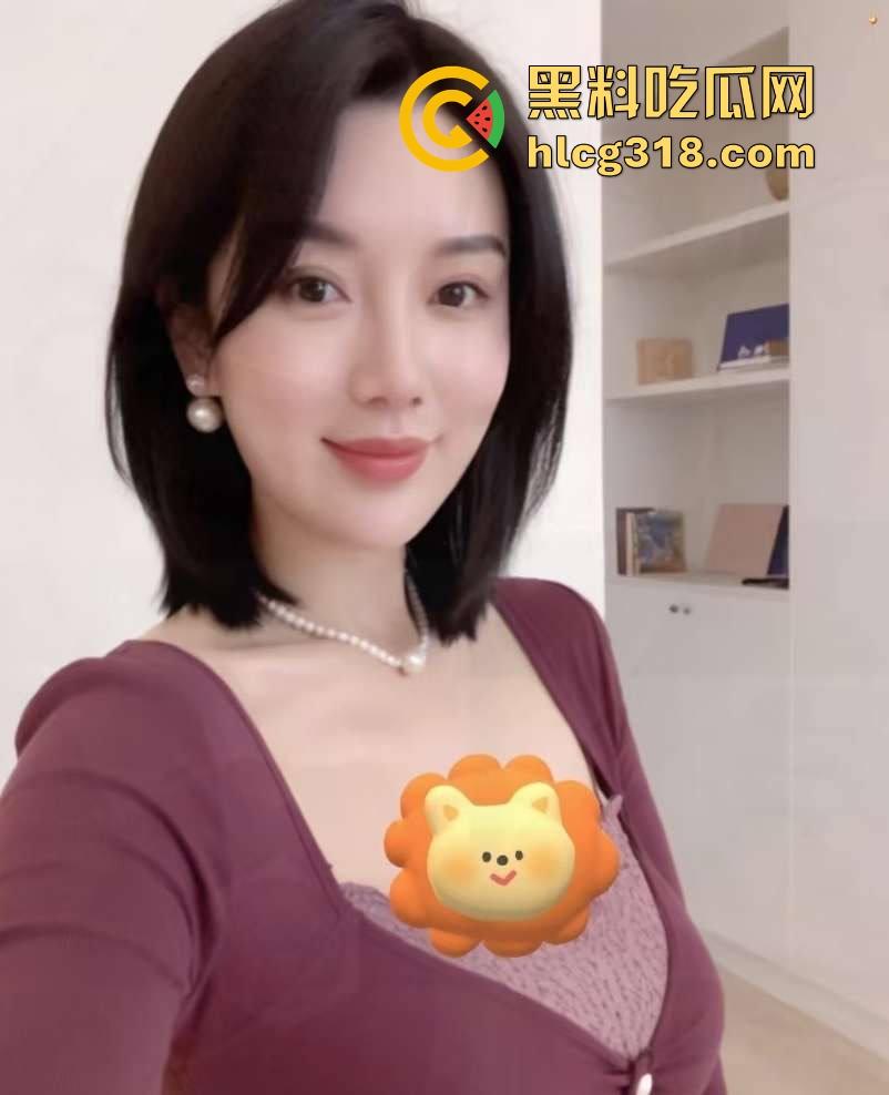 KTV里都开始轮流干嫂子，兄弟喊麦伴奏，兄弟老婆众人炮架都能当众干，喝酒唱歌举杯助兴！-2