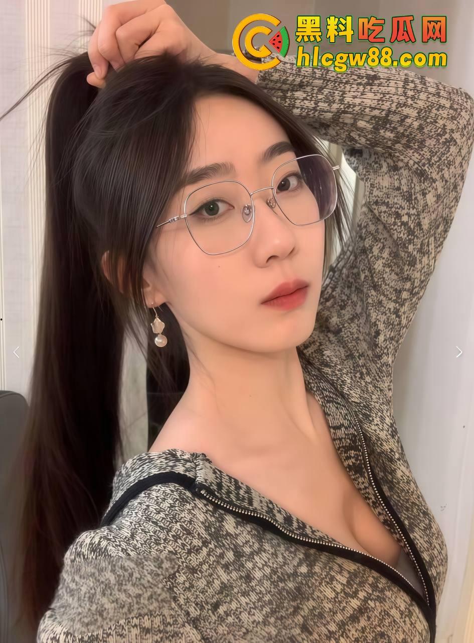 成都少城小学骚鸡老师『苏靖雯』家长肉便器,酒店操逼浪叫不断,眼镜婊爽得翻白眼淫水喷满床!-1