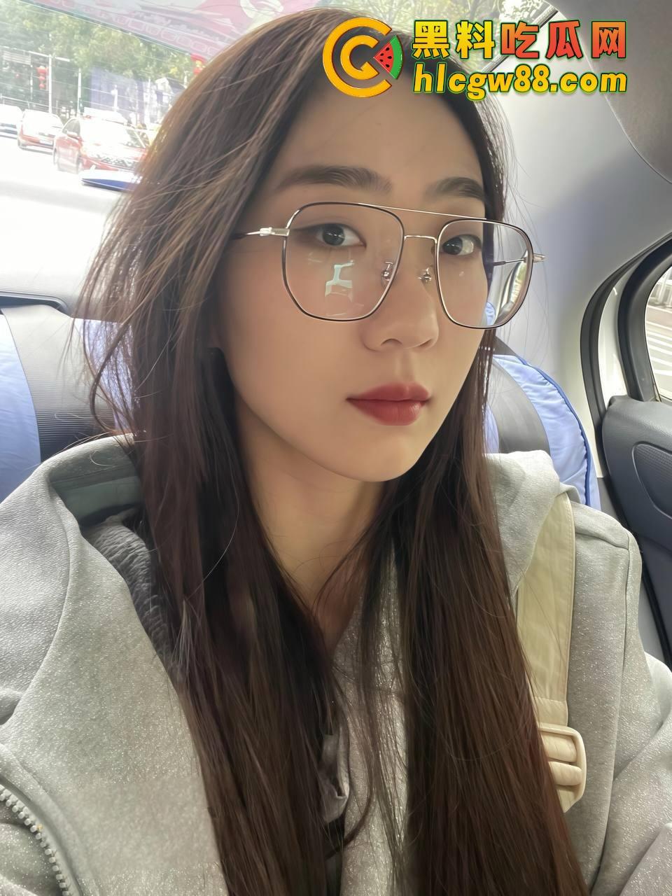 成都少城小学骚鸡老师『苏靖雯』家长肉便器,酒店操逼浪叫不断,眼镜婊爽得翻白眼淫水喷满床!-3