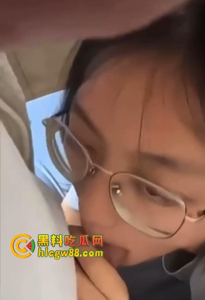 成都少城小学骚鸡老师『苏靖雯』家长肉便器,酒店操逼浪叫不断,眼镜婊爽得翻白眼淫水喷满床!-6