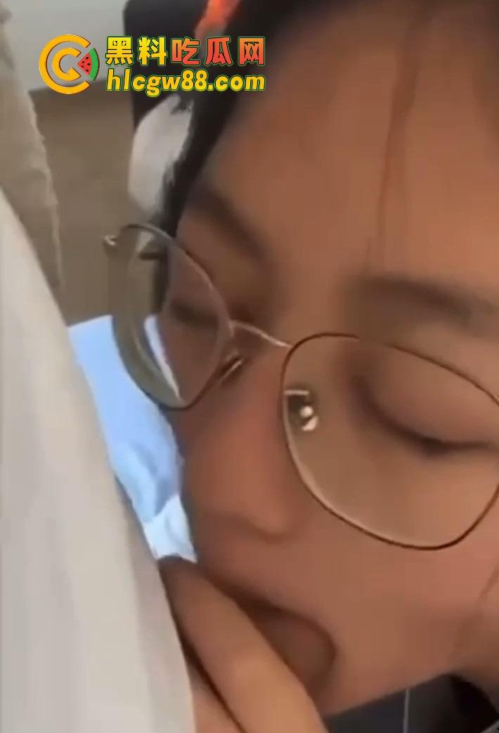 成都少城小学骚鸡老师『苏靖雯』家长肉便器,酒店操逼浪叫不断,眼镜婊爽得翻白眼淫水喷满床!-7