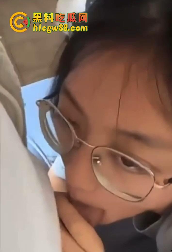 成都少城小学骚鸡老师『苏靖雯』家长肉便器,酒店操逼浪叫不断,眼镜婊爽得翻白眼淫水喷满床!-8