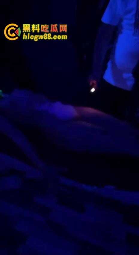 白虎不是天生的?欧美洋马野火烧燎原塑造神逼,人工白虎工艺让人想起了印度三哥火烧理发!-10