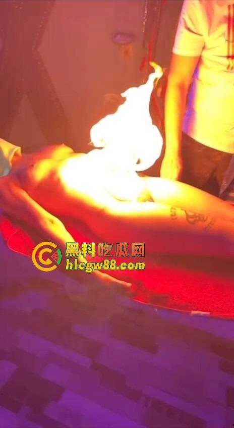 白虎不是天生的?欧美洋马野火烧燎原塑造神逼,人工白虎工艺让人想起了印度三哥火烧理发!-12