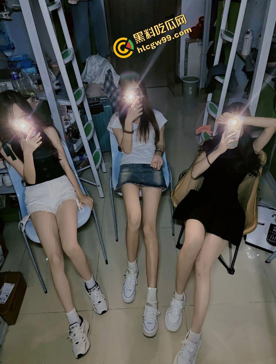 没有鸡巴的性爱！4位姐妹花反差婊骚鸡相约酒店大展身手，全裸淫荡互舔舌吻，女同的魅力！-5