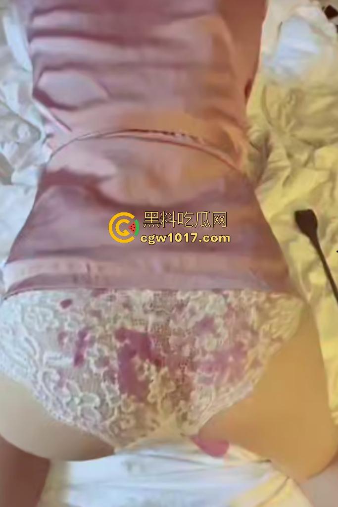 姐姐和弟弟玩大冒险被灌醉，直接上皮鞭跳蛋调教姐姐，口交技术老练差点秒射，估计口过很多老男人了吧？-6