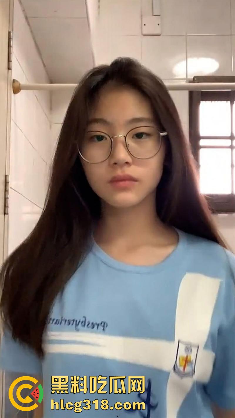 茂名一中白月光女神【梁思瑶】，脸蛋精致酮体诱人，约炮大屌体育生，后入打桩白嫩美臀。-1