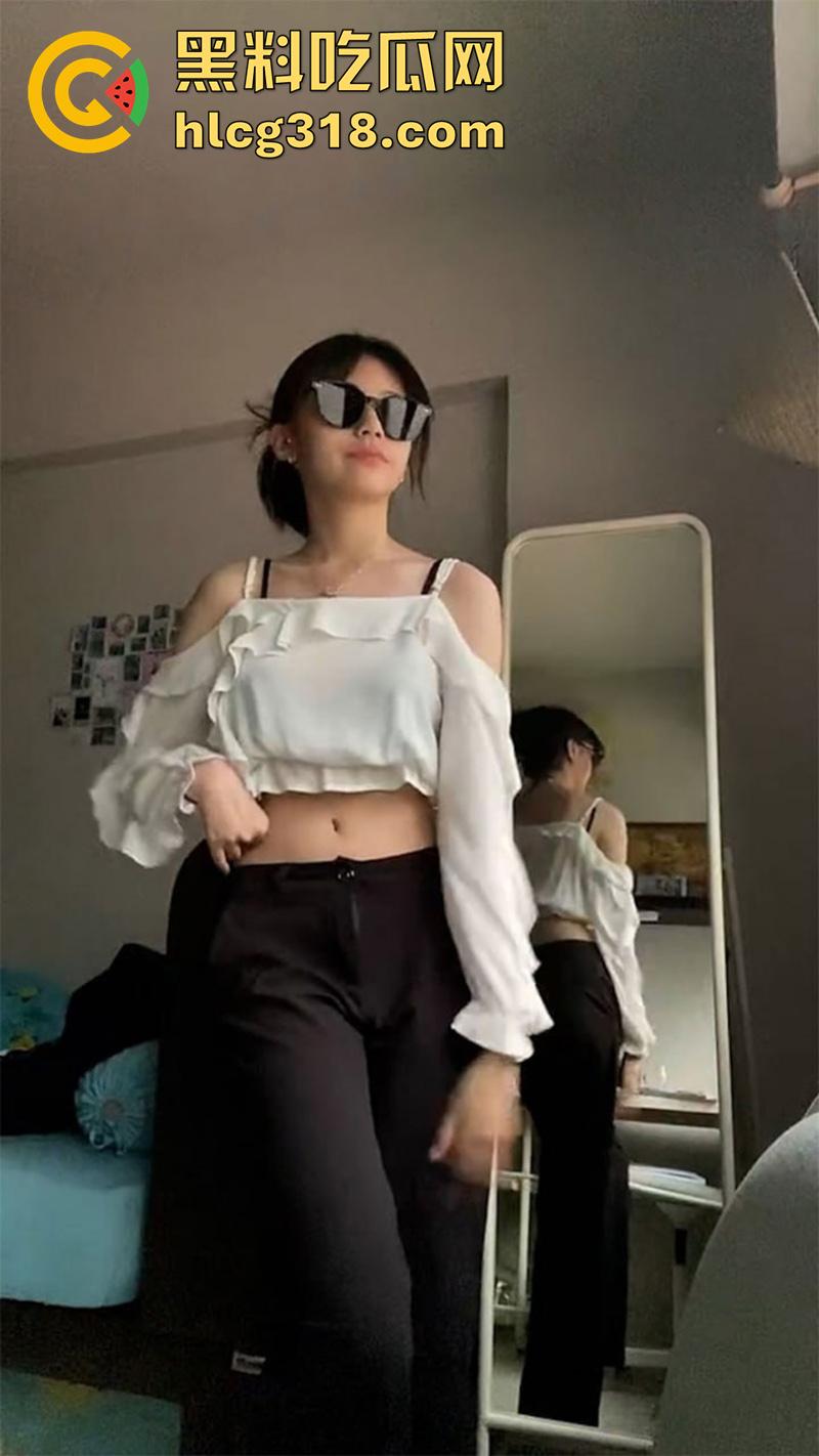 茂名一中白月光女神【梁思瑶】，脸蛋精致酮体诱人，约炮大屌体育生，后入打桩白嫩美臀。-6