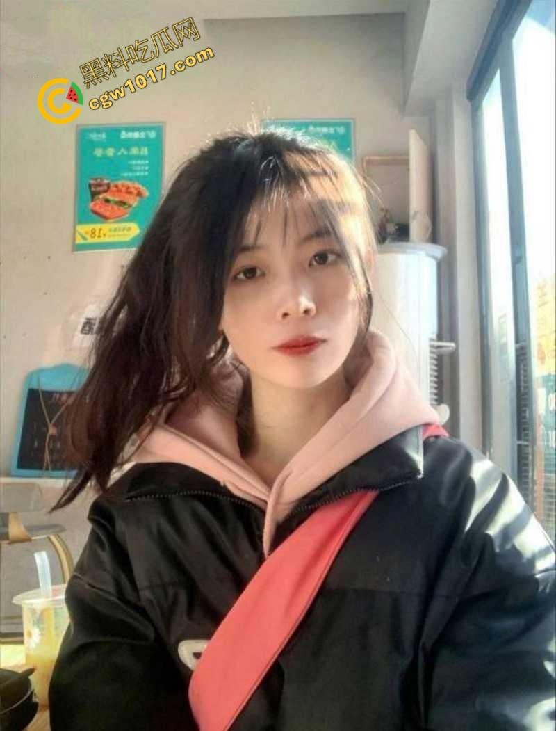 安徽合肥21岁清纯学生妹报复男友，网约激情遇大屌炮友，跪地口交浓精颜射敷脸，淫靡画面刺激至极！-3