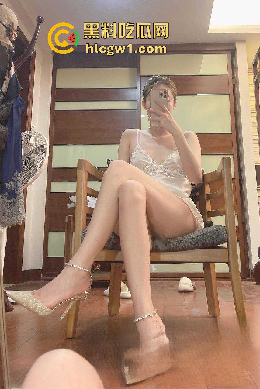 柳州夫妻激情视频外泄成艳照门，护士制服骚妻深情吃鸡，内射浪叫高能流出，维修店员功德无量！-8