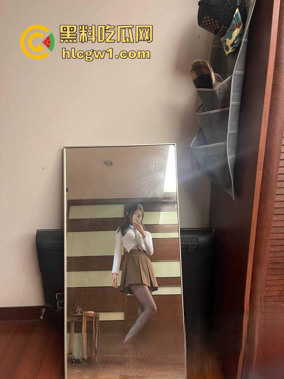 柳州夫妻激情视频外泄成艳照门，护士制服骚妻深情吃鸡，内射浪叫高能流出，维修店员功德无量！-15