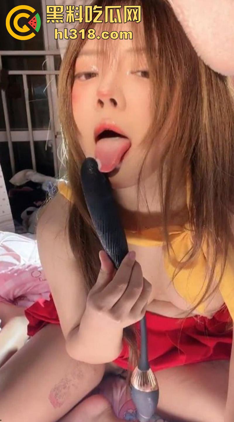 武汉18岁萝莉【少萝没人爱】,可爱颜值极品尤物,多道具自慰插穴,暴力玩穴表情超淫荡!-7