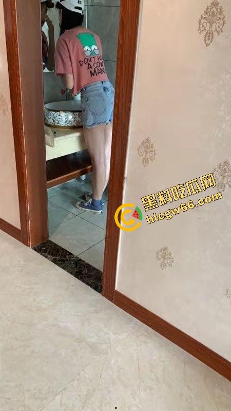 百度云盘泄密，青岛约炮大神萝莉学生妹模特女神全被爆操，一碗麻辣烫就能骗上床，骚得简直离谱！-3