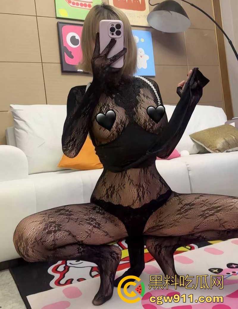 抖音网红【瞬间心动】大尺度淫照和不雅视频流出,巨乳尤物拍淫照撩粉,线下约炮露脸口交,令人心动!-5