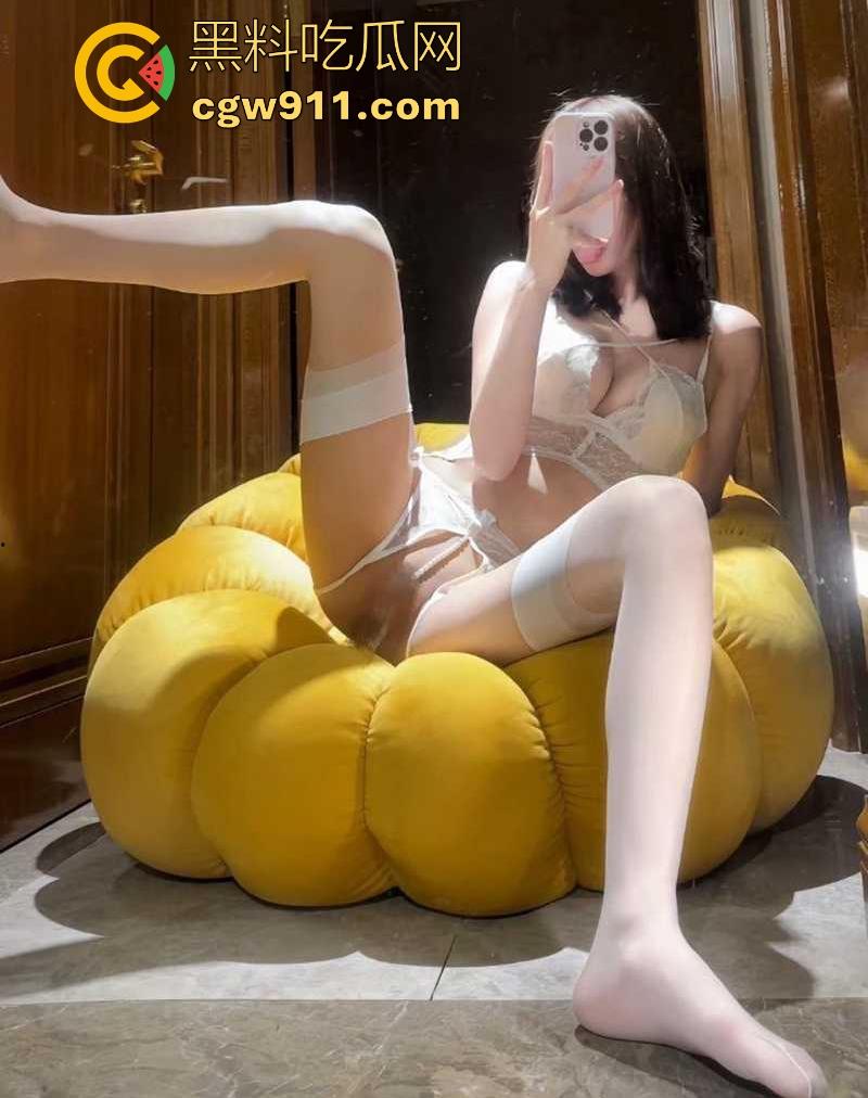 抖音网红【瞬间心动】大尺度淫照和不雅视频流出,巨乳尤物拍淫照撩粉,线下约炮露脸口交,令人心动!-8