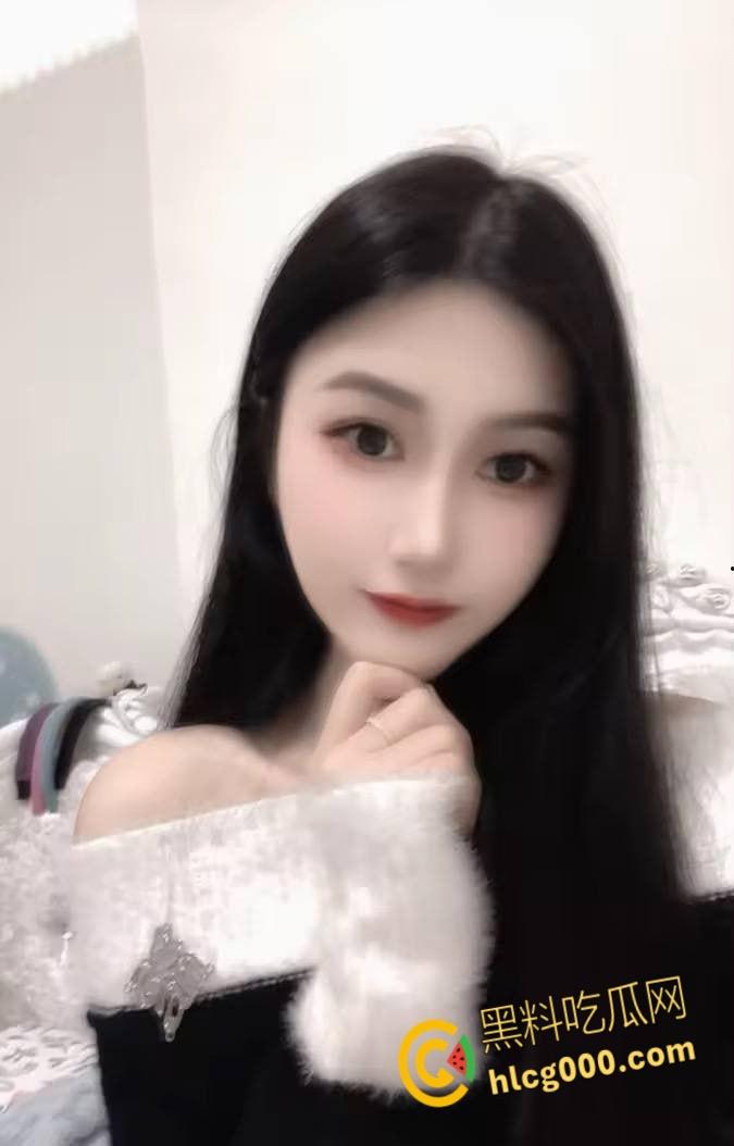 贵州嫩妹【王越】裸贷1.4万，无法偿还只能无奈肉偿还款，她的男朋友也只能看着，戴着手铐无套后入爆操 !-3