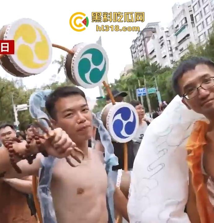 台湾大型同志游行,超过18万人参加,多位gay佬盛装出席,高举牌坊“我就是爱肛交,别叫我停下来”!-2