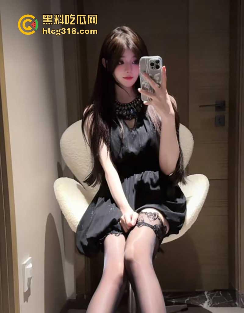 抖音高颜值网红【尼兔】收费福利曝光，超绝美腿模上演超淫丝足诱惑，简直是秀色可餐啊！-9