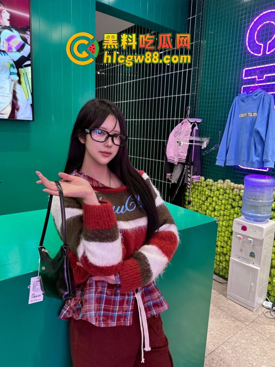 韩国直播天花板尺度拉满，大胸妹真空湿身诱惑，直播间比岛国片还敢，这就是顶级擦边艺术！-4