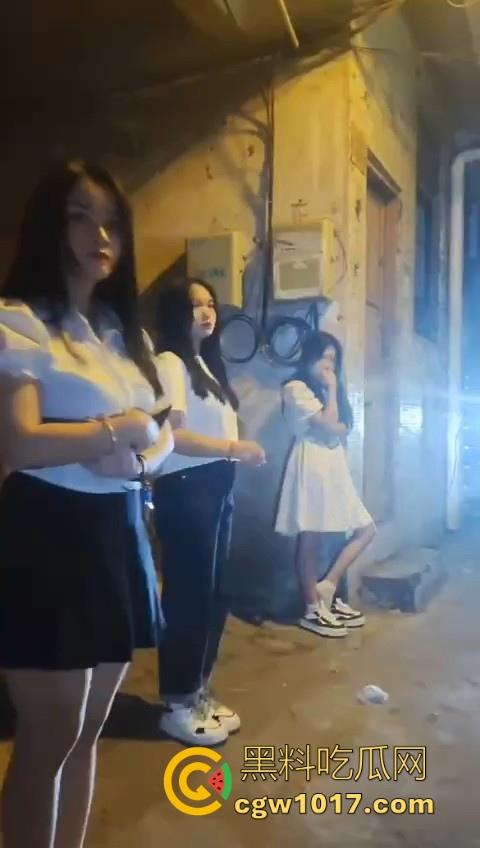 好酒不怕时间长,好妓不怕巷子深,瓜友深夜探索广东汕头小巷子,越往后越惊喜,质量还可以啊!-8