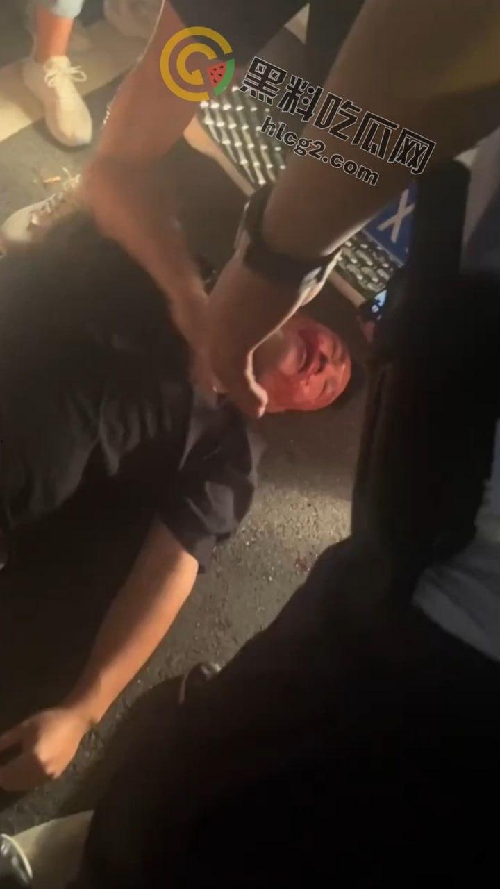 南京“鬼市”风波!城管出动遭摊贩围攻,居民喊话整顿占道经营-9