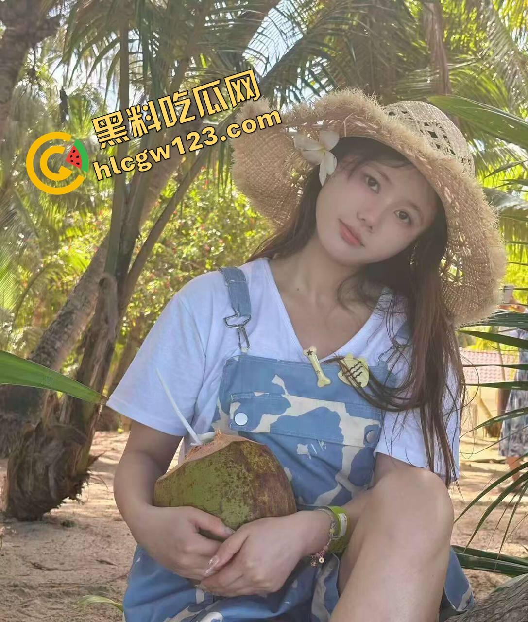 酒店激情夜全程直播，薄纱遮体却遮不住啪啪呻吟，对面楼几位老哥出差直接举手机围观，朦胧现场太顶了！-2