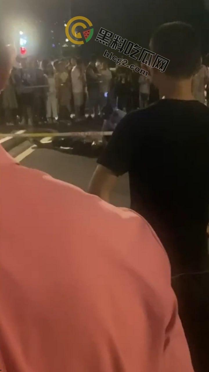 南京“鬼市”风波!城管出动遭摊贩围攻,居民喊话整顿占道经营-13