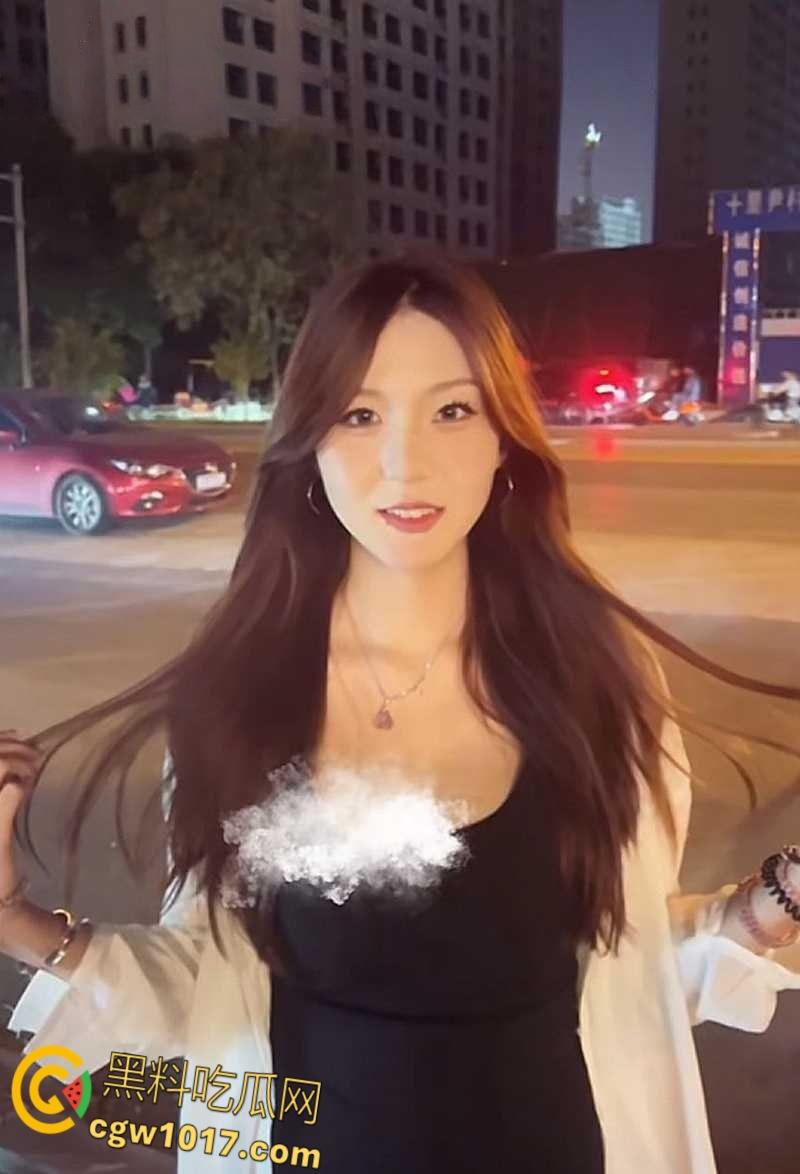 河北科技职院【李圣依】,发私拍为男友撸管助兴,揉捏大奶秀剃毛小穴,插肛塞自慰淫水音撩耳!-1