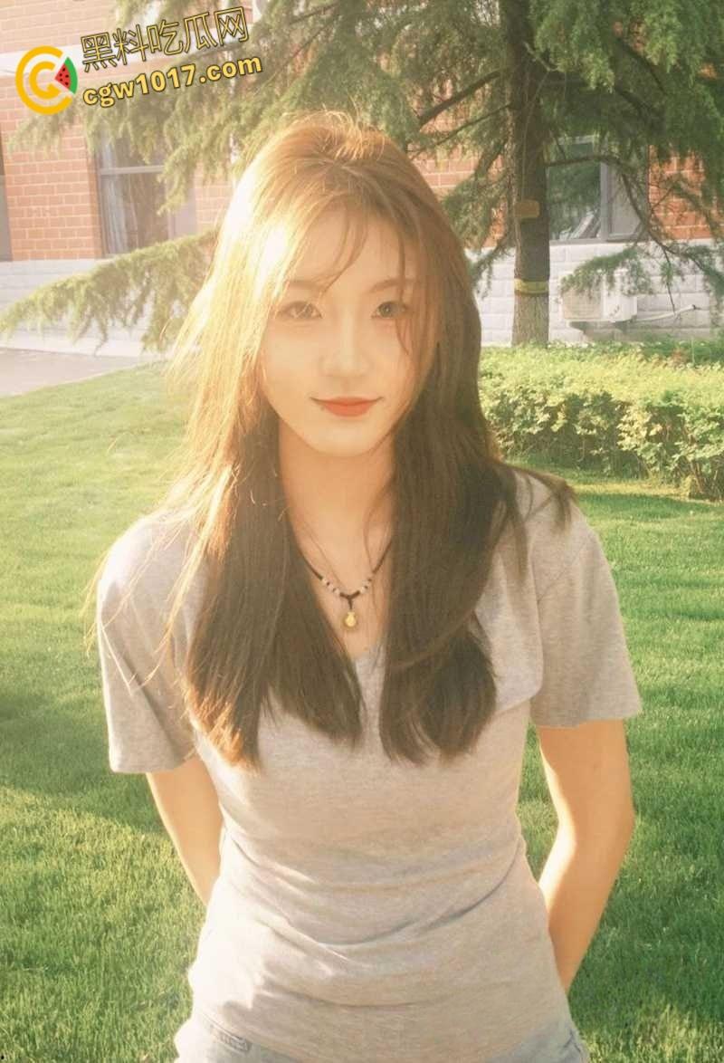 河北科技职院【李圣依】,发私拍为男友撸管助兴,揉捏大奶秀剃毛小穴,插肛塞自慰淫水音撩耳!-2