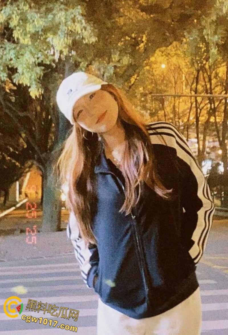 河北科技职院【李圣依】,发私拍为男友撸管助兴,揉捏大奶秀剃毛小穴,插肛塞自慰淫水音撩耳!-4