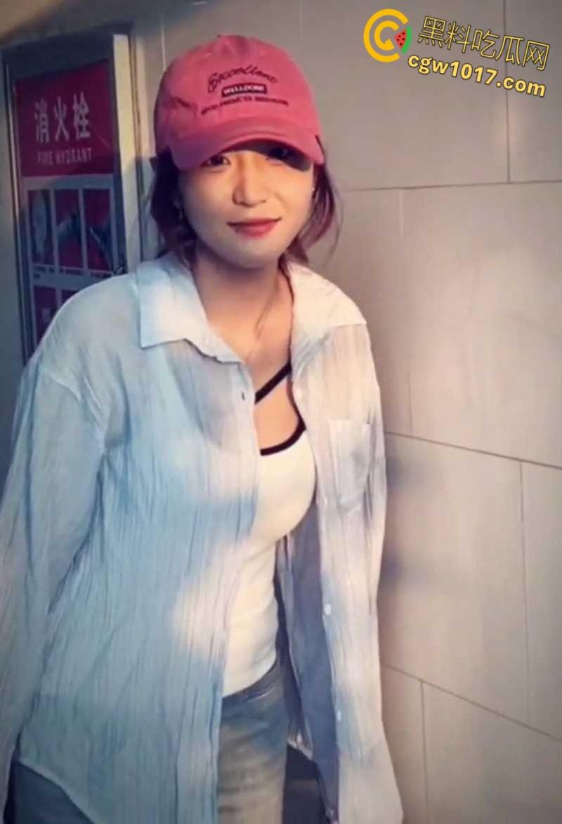 河北科技职院【李圣依】,发私拍为男友撸管助兴,揉捏大奶秀剃毛小穴,插肛塞自慰淫水音撩耳!-5